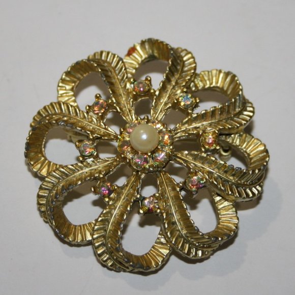 Vintage Jewelry - Beautiful vintage gold, ab rhinestone and pearl flower brooch 1.5"